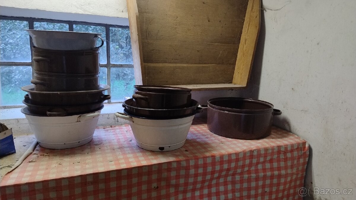 Smaltované nádobí