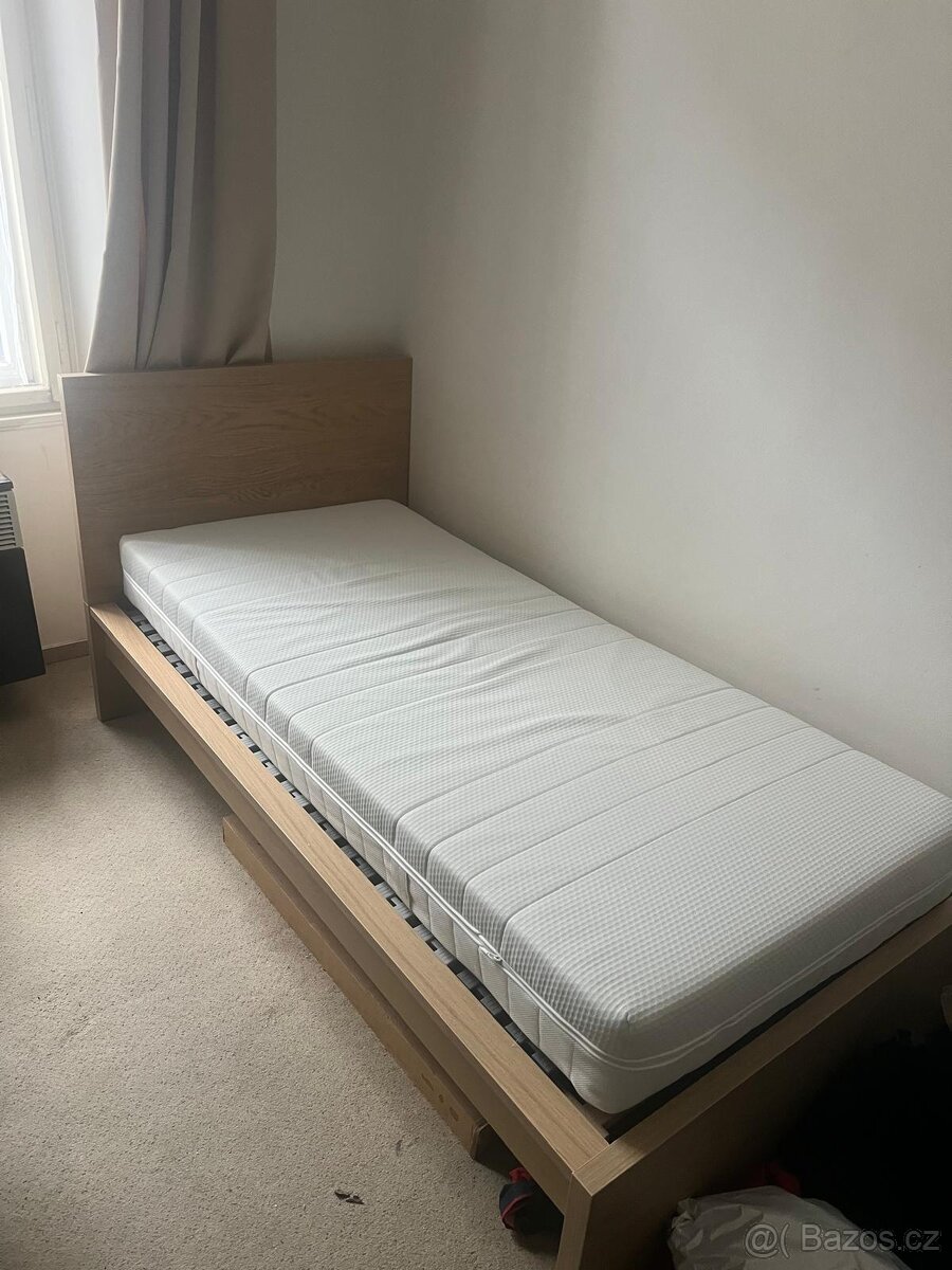 Postel MALM ve skvělém stavu.
