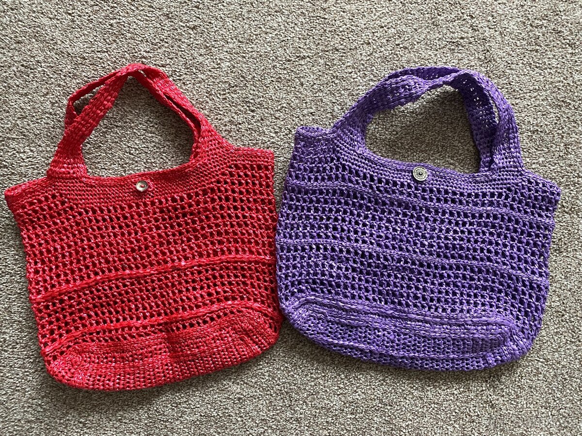 Nové lýkové tašky na knoflíky - červená, fialová