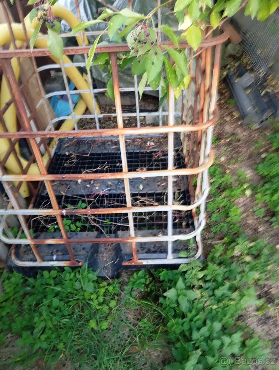 Klec od IBC nádrže, kontejneru