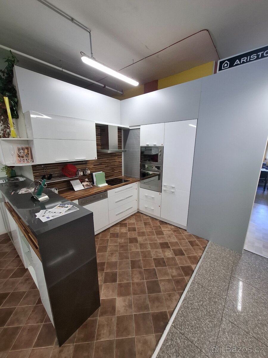 Bílá lesk MDF fólie