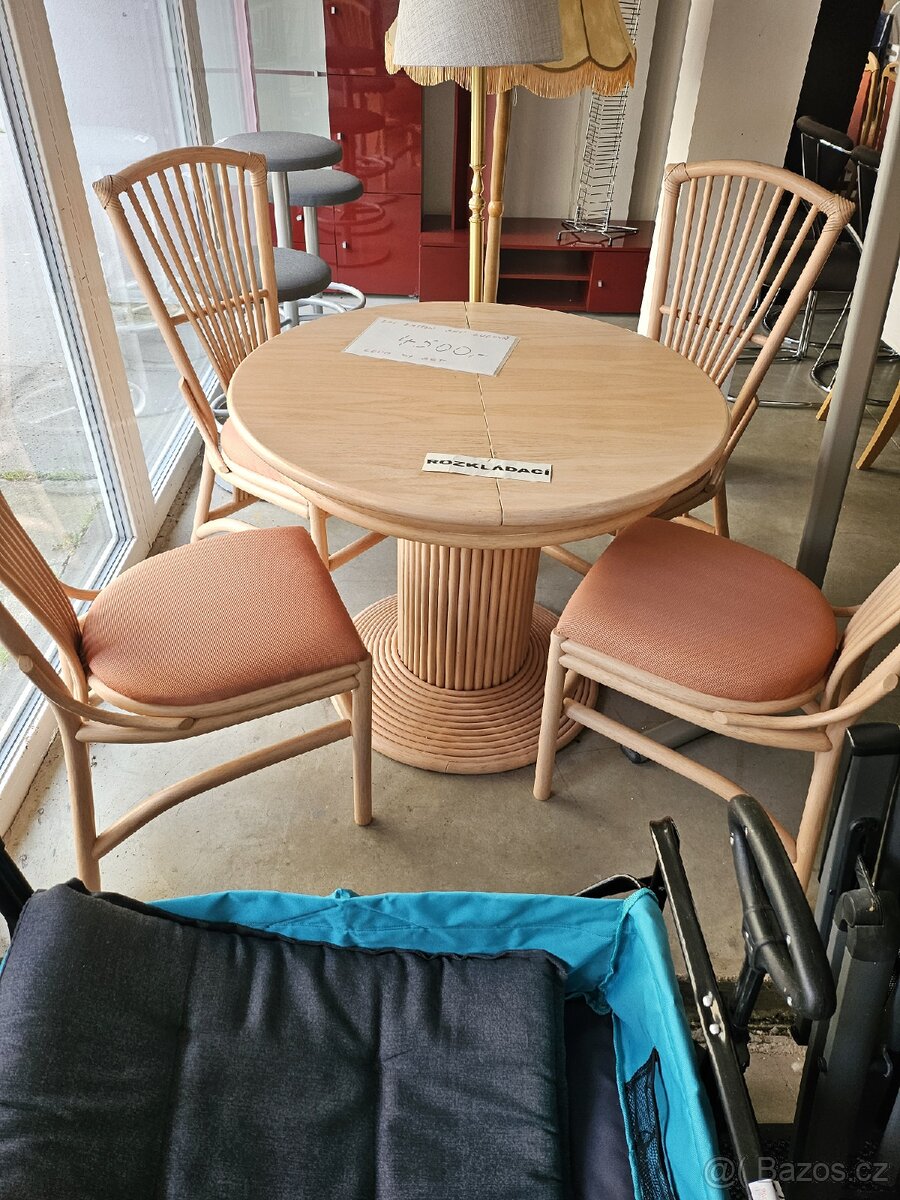 Jídelní souprava v kombinaci ratanu