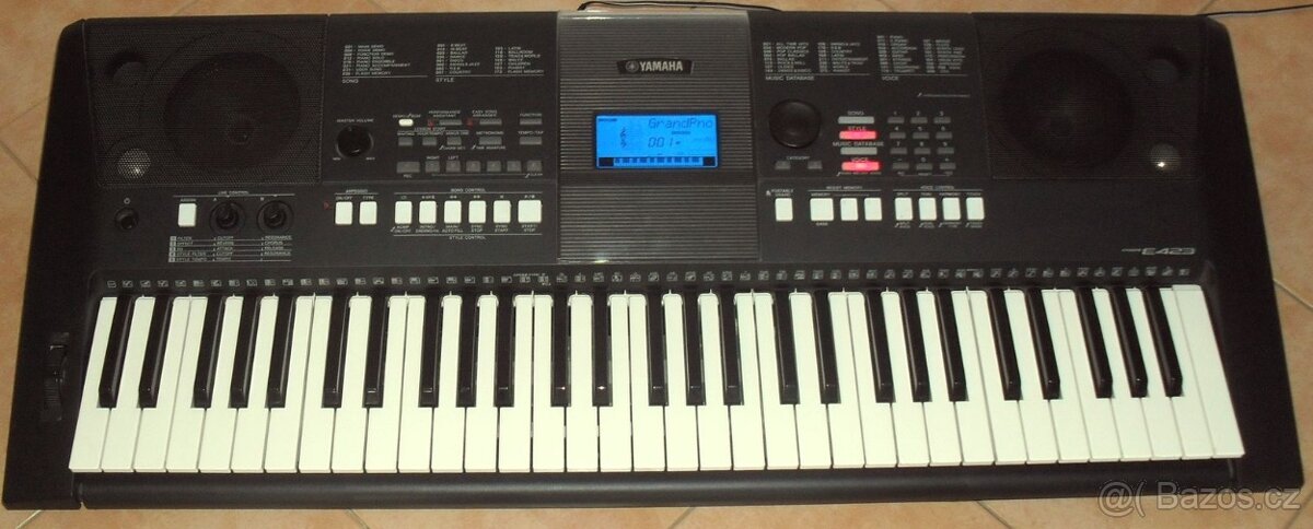Yamaha PSR E423