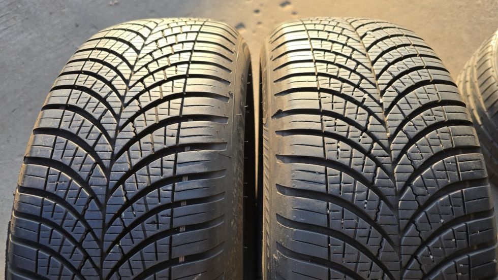 Celoroční pneu 205/55/17 Good Year