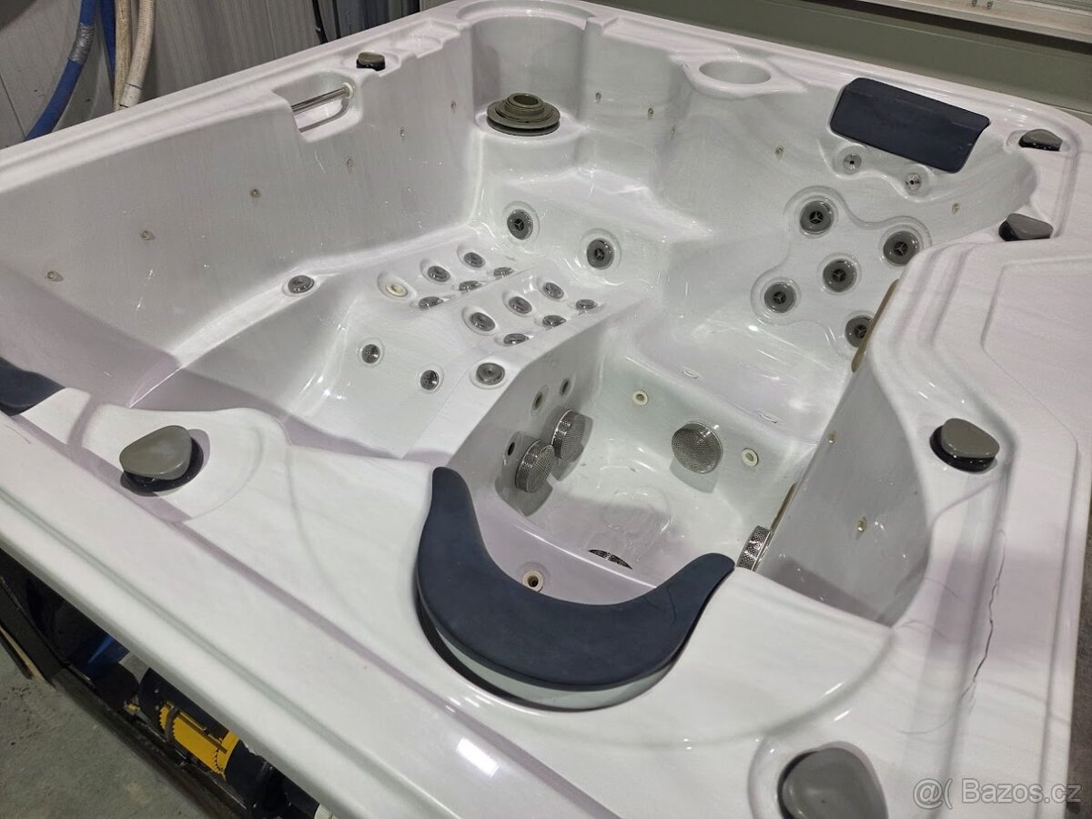 Vířivá vana Puerla (2x)