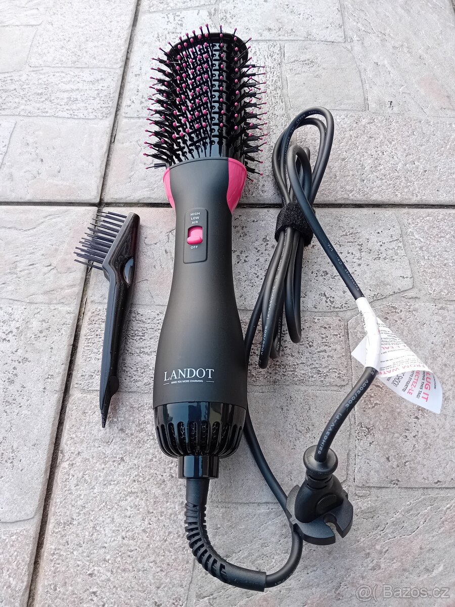 Horkovzdušný kartáč