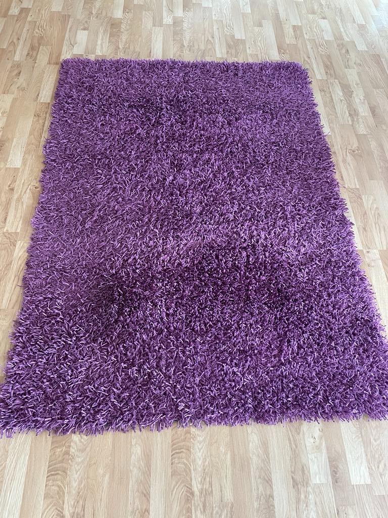 Kusový koberec fialový