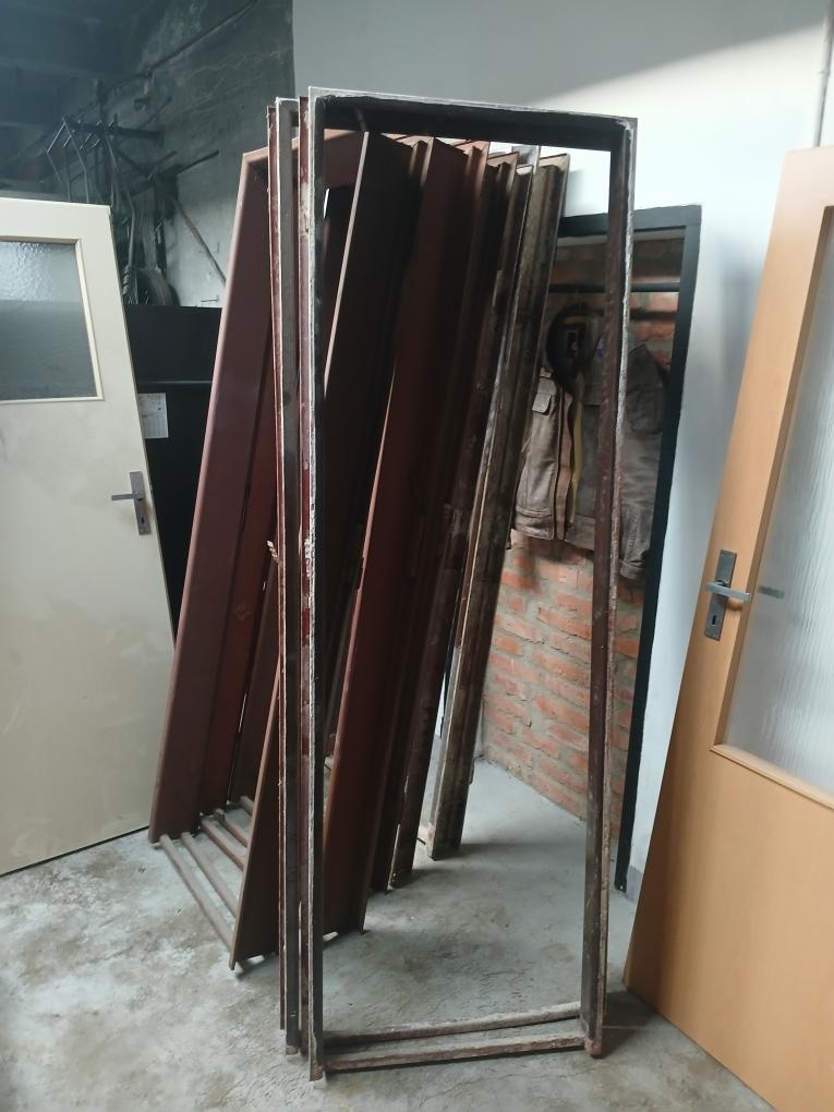 dveře + ocelové zárubně