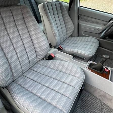 Mercedes W201 - KOUPÍM díly šedého interieru