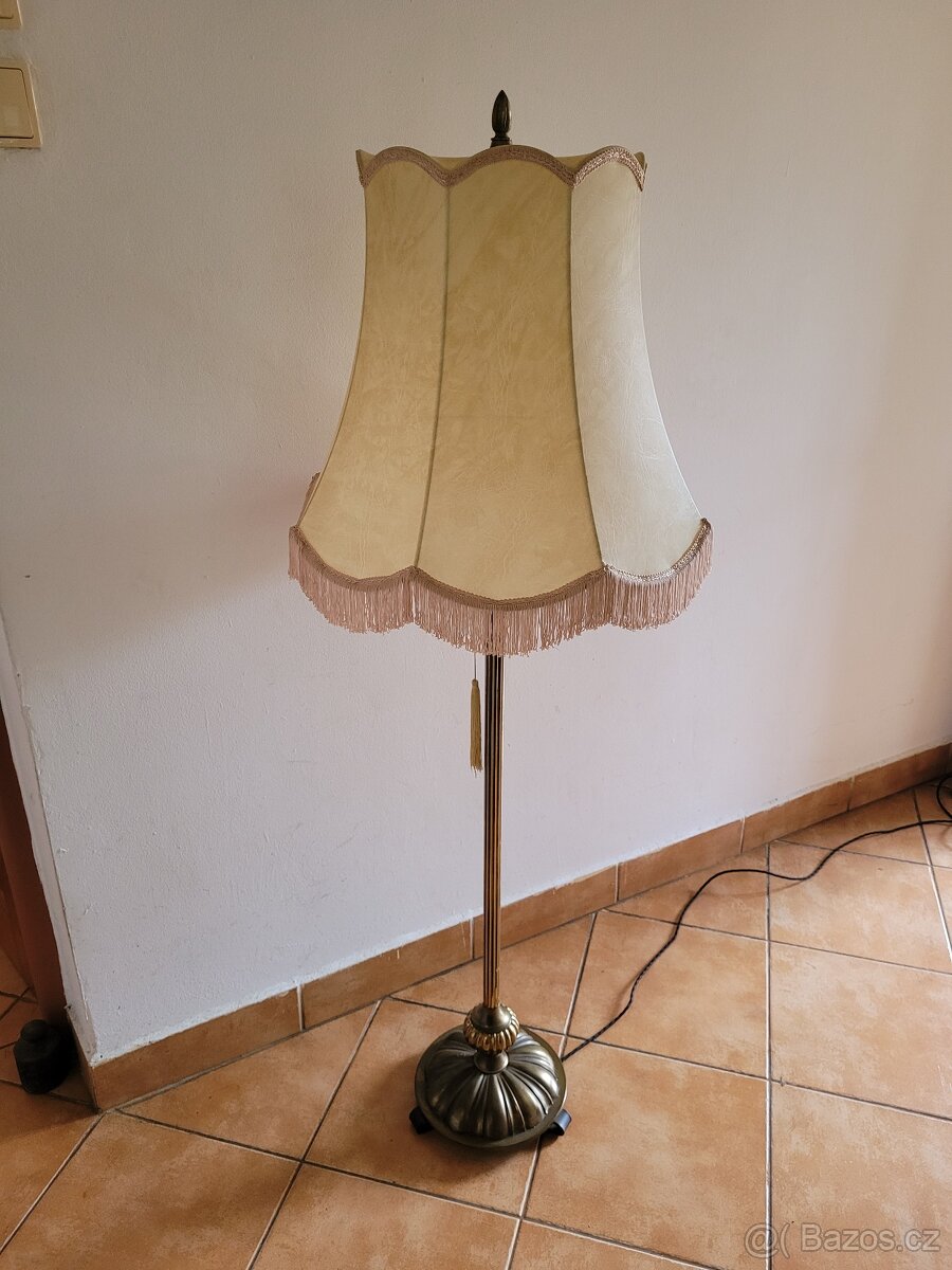 podlahová mosazná lampa nepoškozené pěkné stínidlo