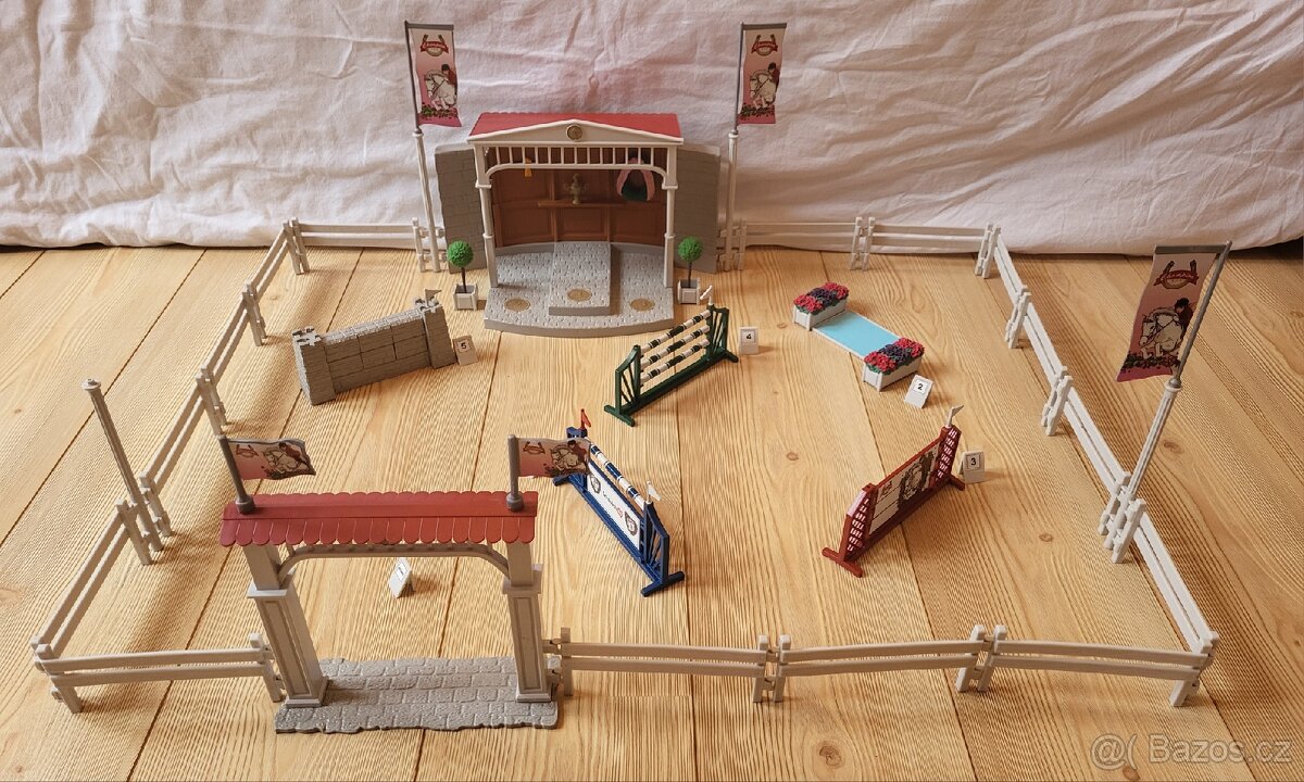 SCHLEICH 42160 Velké parkurové závodiště s příslušenstvím