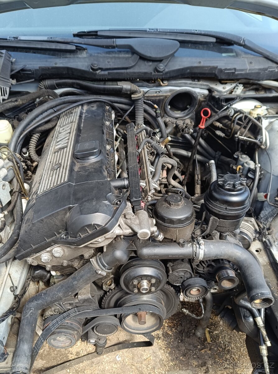 Motor M52B28