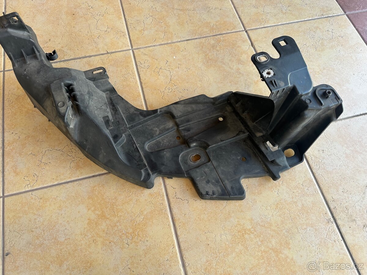 Renault Megane III p. držák předniho nárazníku.