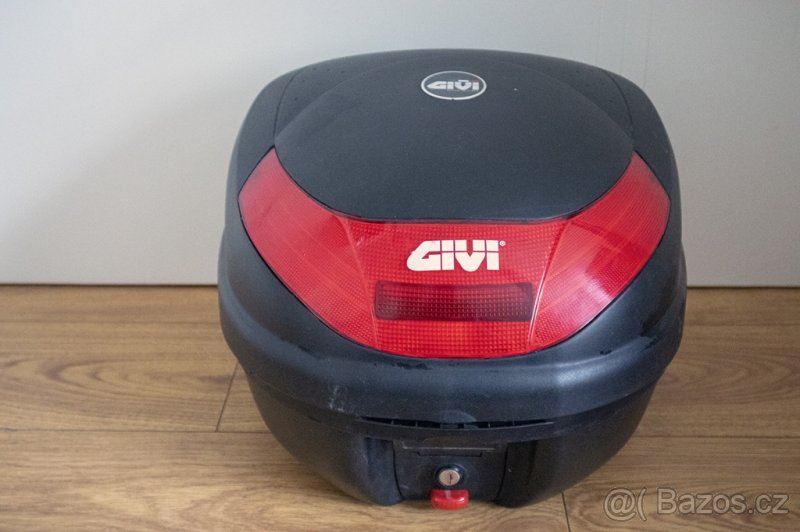 Kufr GIVI černý s červenými odrazkami