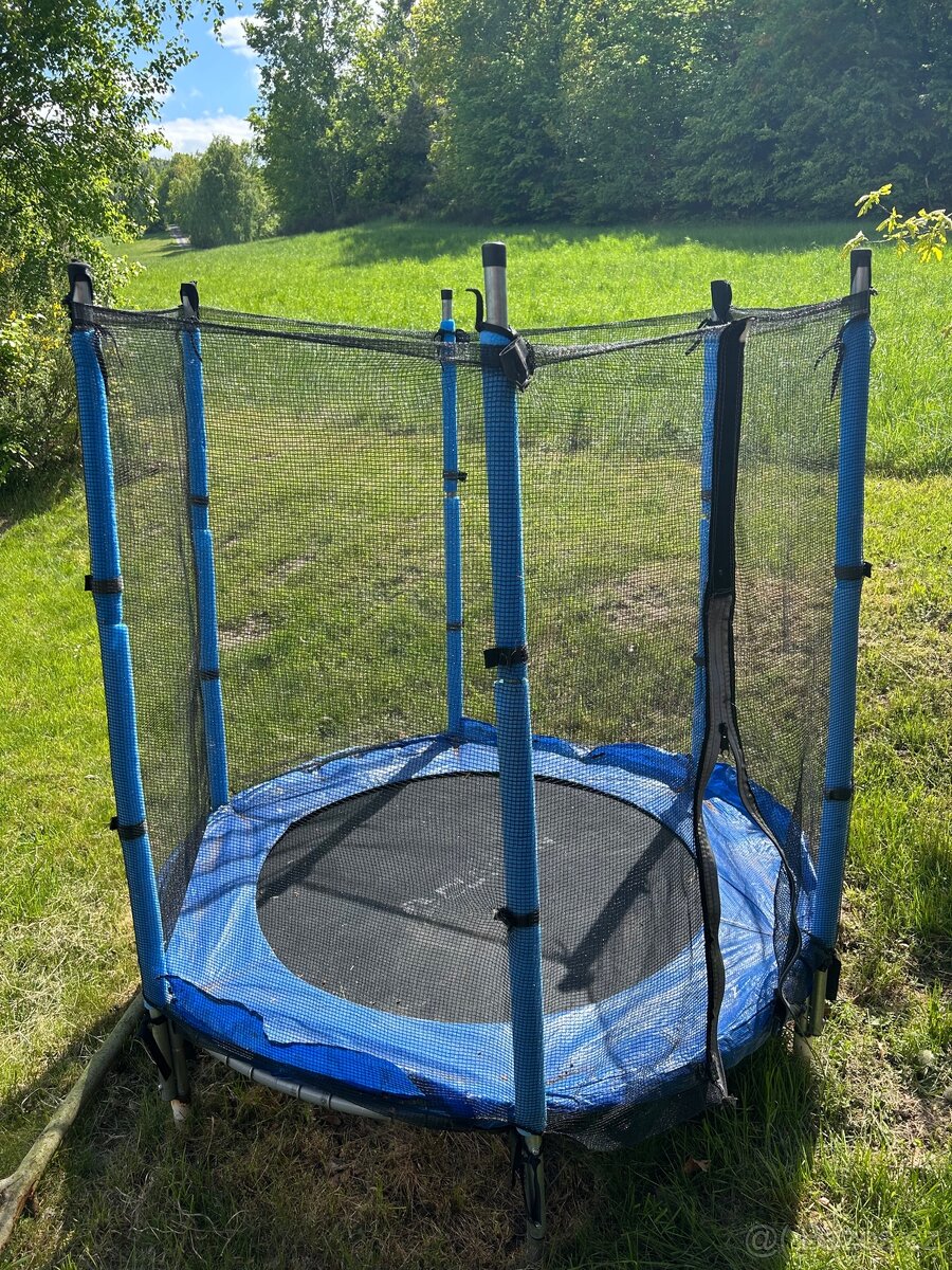 Dětská malá trampolína