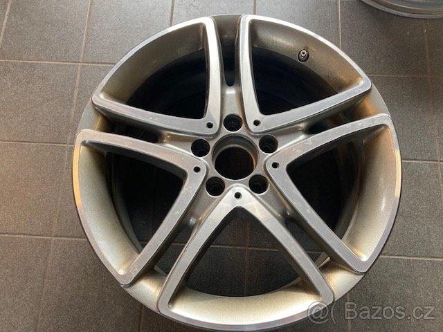 Nabízíme sadu použitých ALU disků MB orig. A2224011900 + hlá
