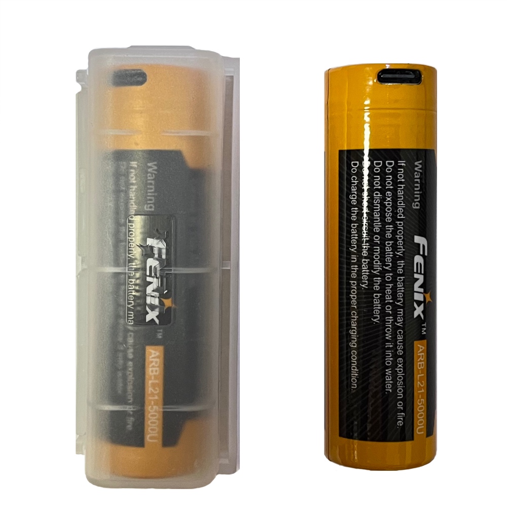 Značková a kvalitní baterie Fenix 21700 s nabíjením USB-C.