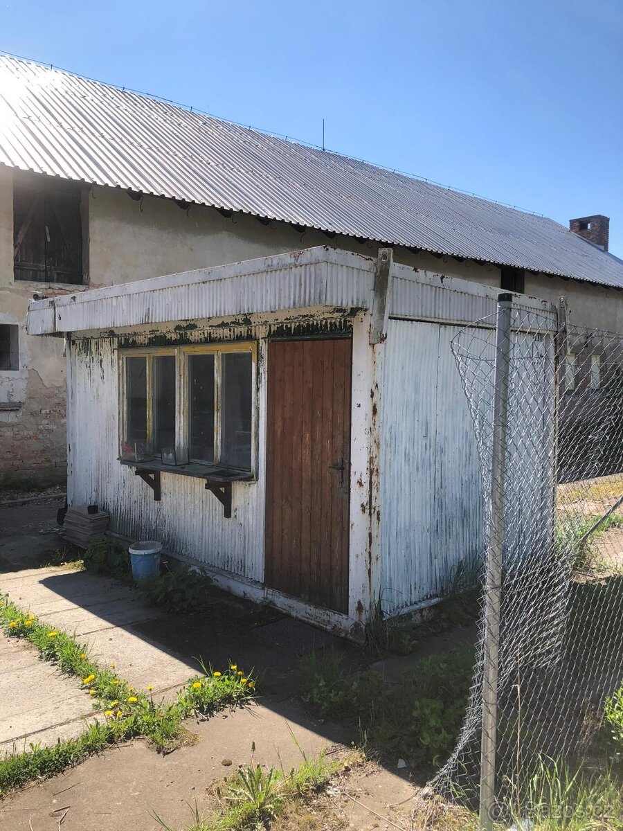 STAVEBNÍ BUŇKA 4,9x2,7m