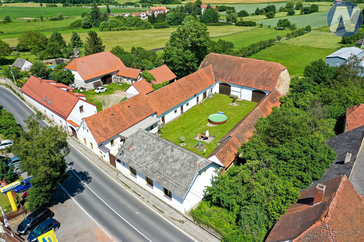 Velký Bor, prodej zemědělské usedlosti s 2 RD ve Velkém Boru