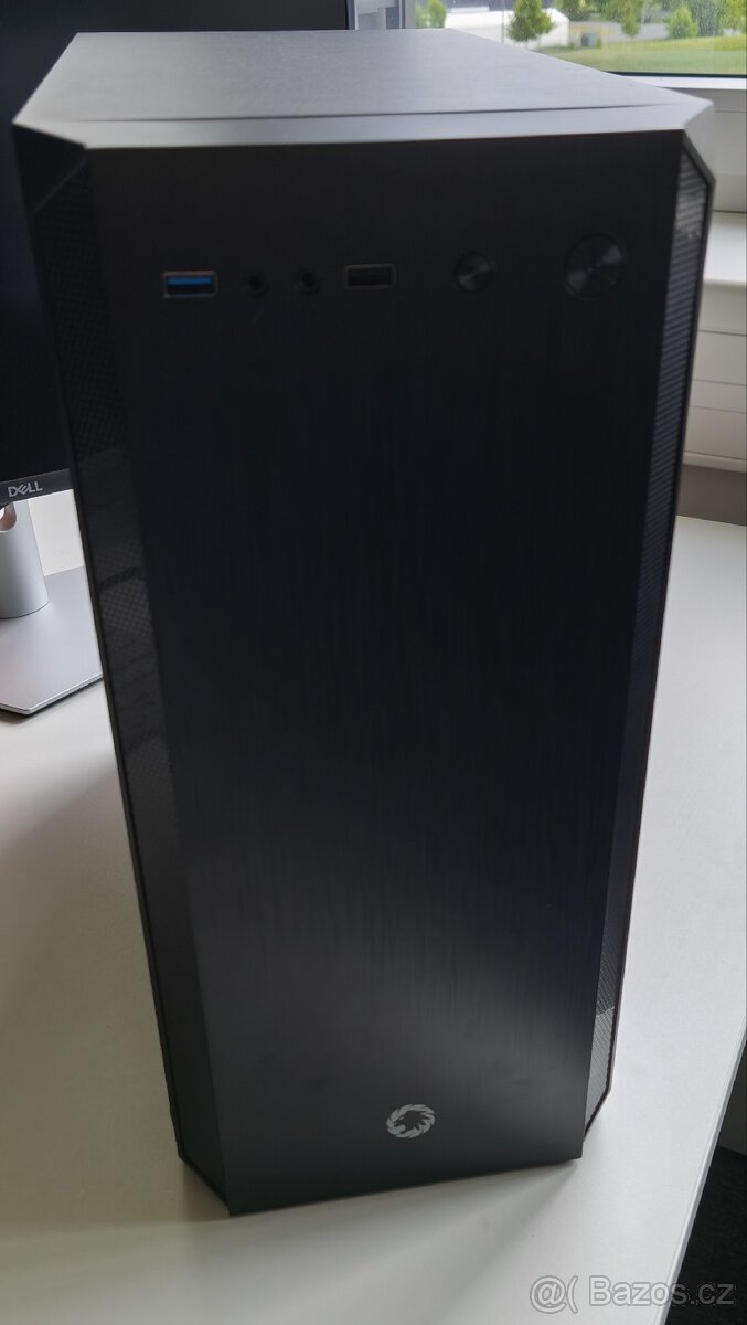 Herní PC - intel i7 6x4.7GHz/32GB/256GB+2TB/Radeon GPU/W11