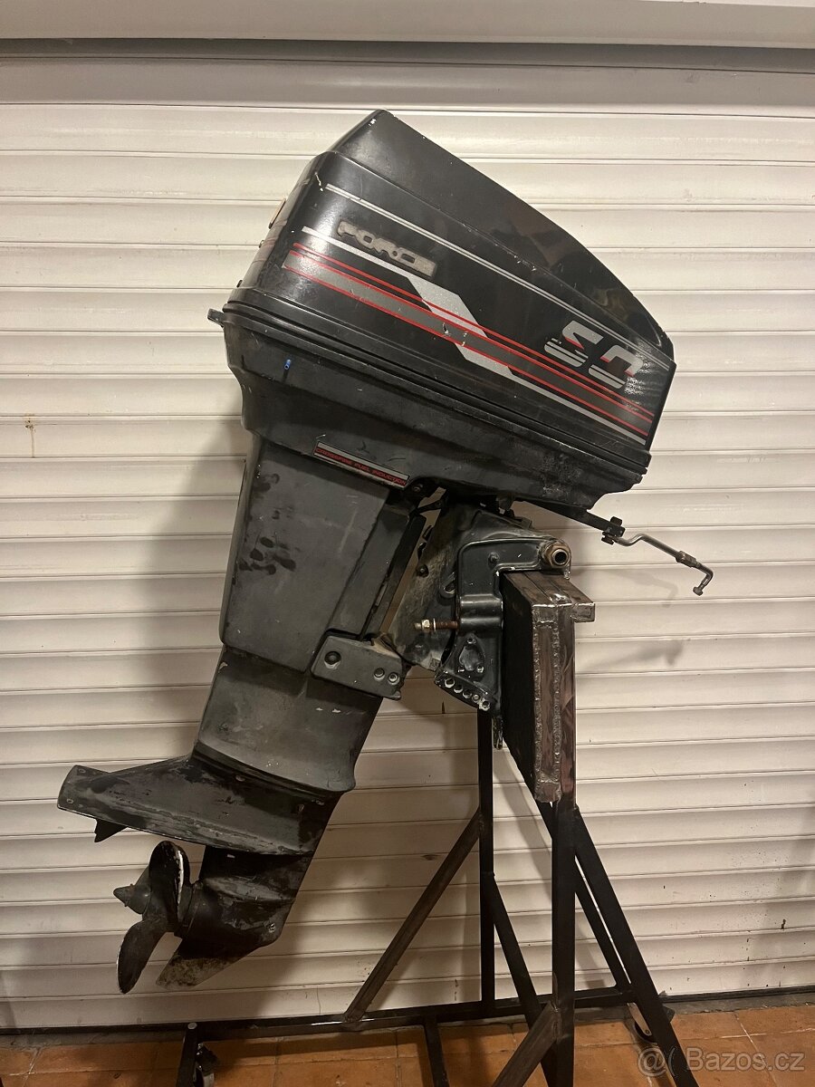 Lodní motor