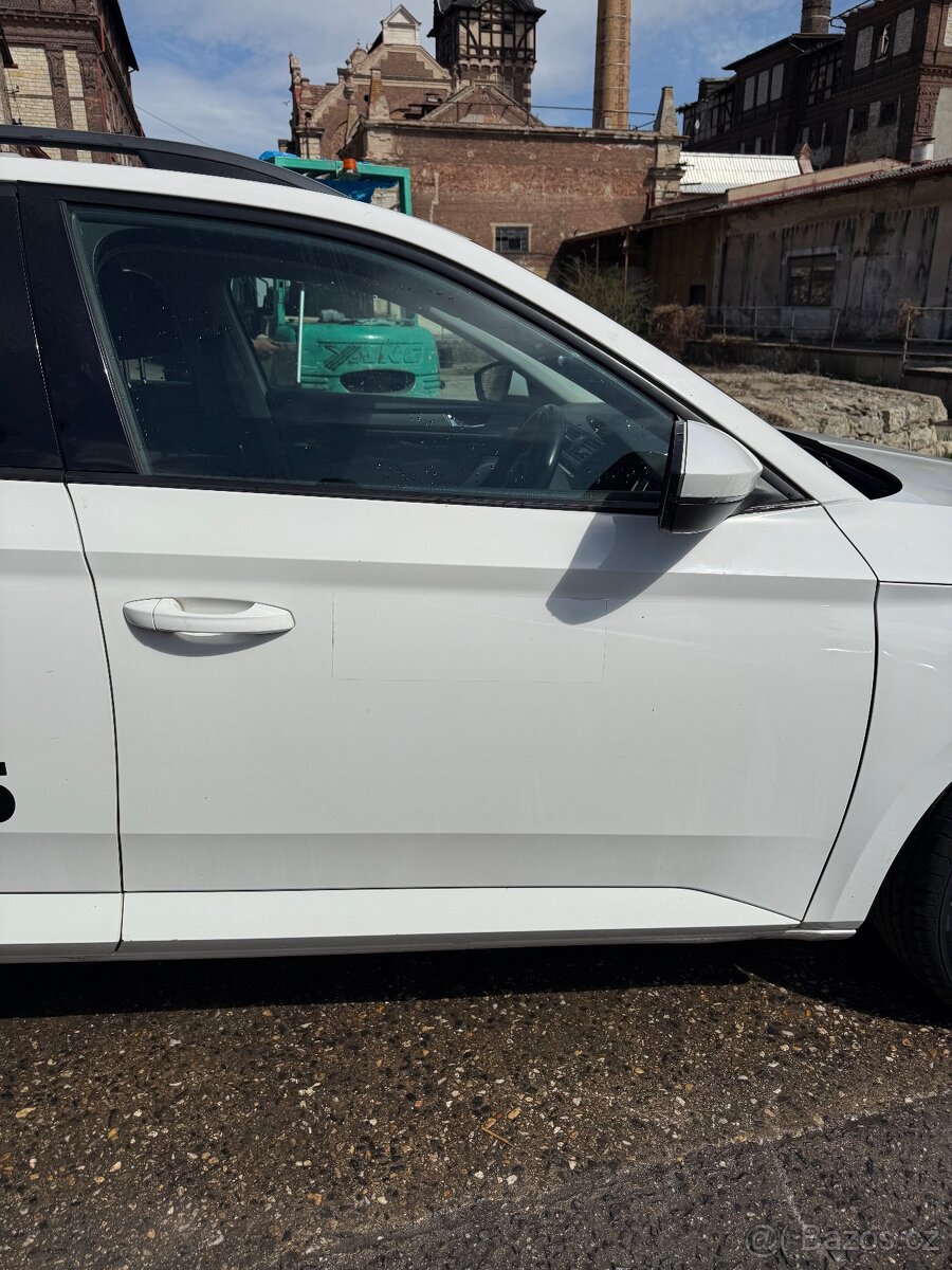 Pravé přední Dvere Skoda Superb 3