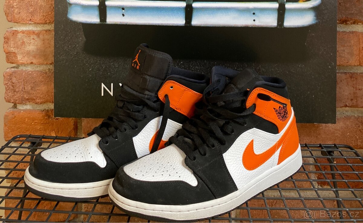 Jordan 1 Orange Size 44