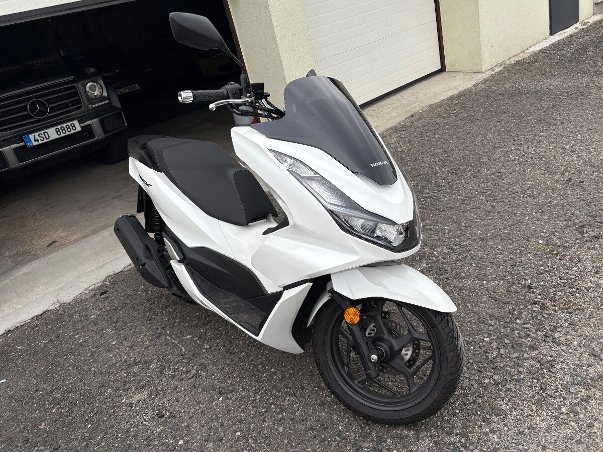 Zánovní skůtr Honda PCX 125, 2024, najeto 700km, DPH