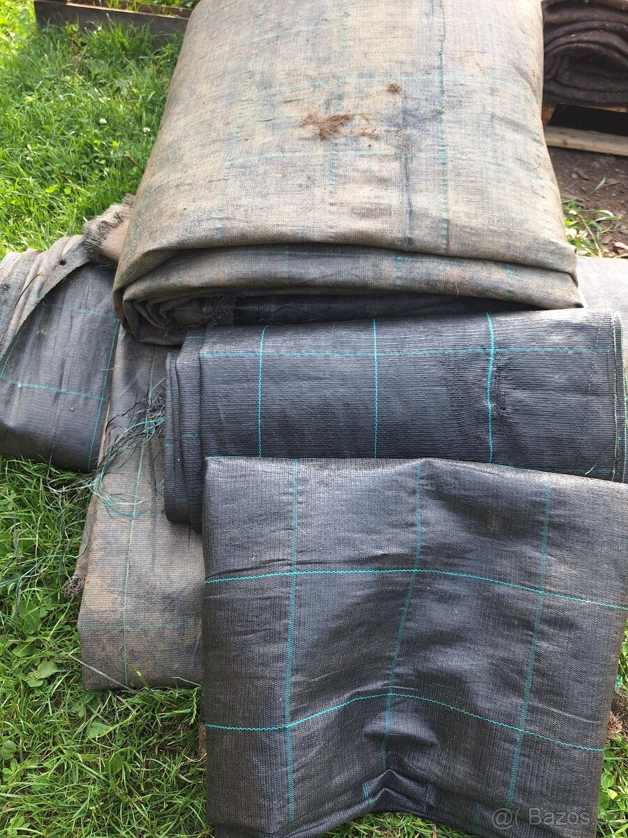 Černá agrotextilie