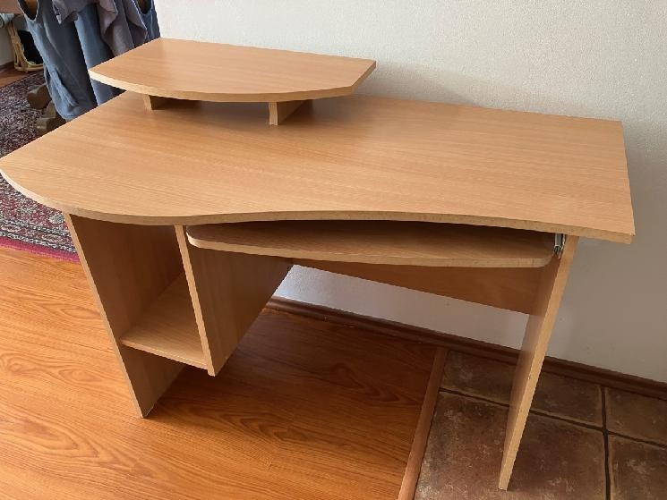 Stolek pod PC