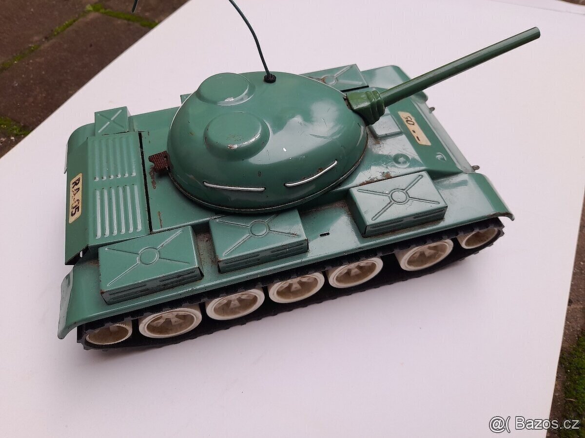 Retro hračka tank ites