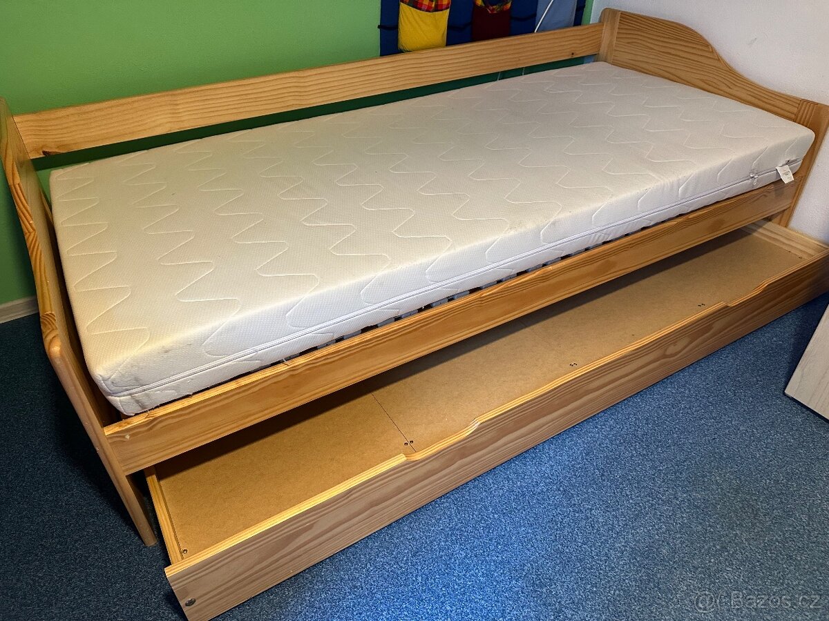 Dřevěná postel,rošt, matracie a úložným prostor