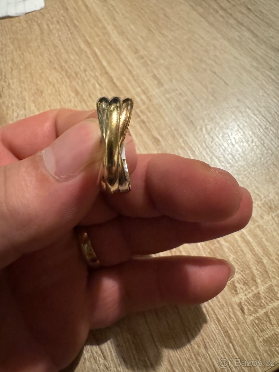 Zlatý trinity prsten 5,5g 750/1000