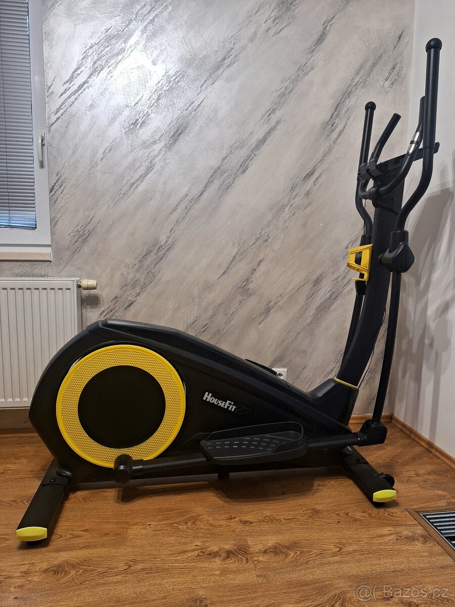 ELIPTICKÝ TRENAŽÉR