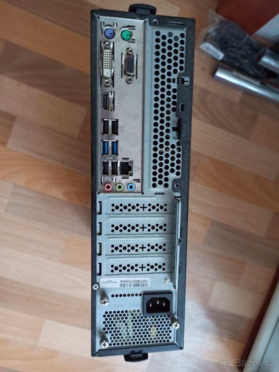 stolní počítač , klávesnice