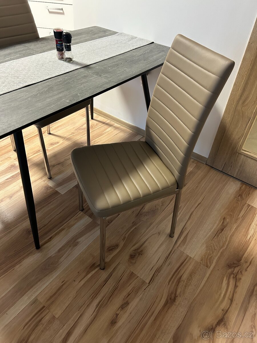 Prodej jídelního setu v hodnotě 2000 Kč
