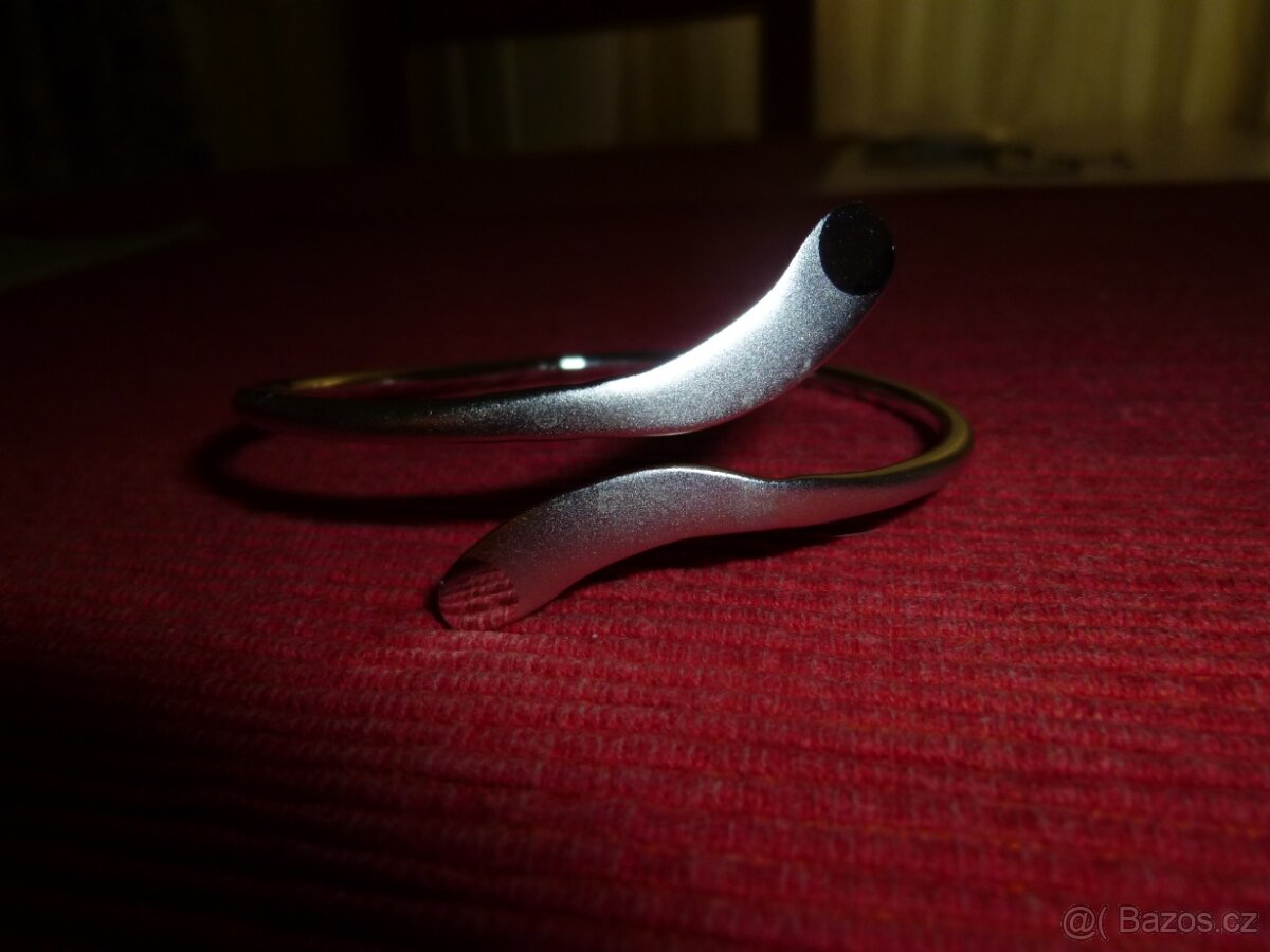 PRODÁM KRÁSNÝ, KVALITNÍ STŘÍBRNÝ NÁRAMEK