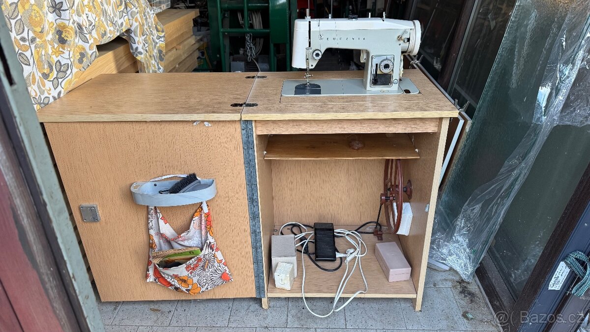šicí stroj