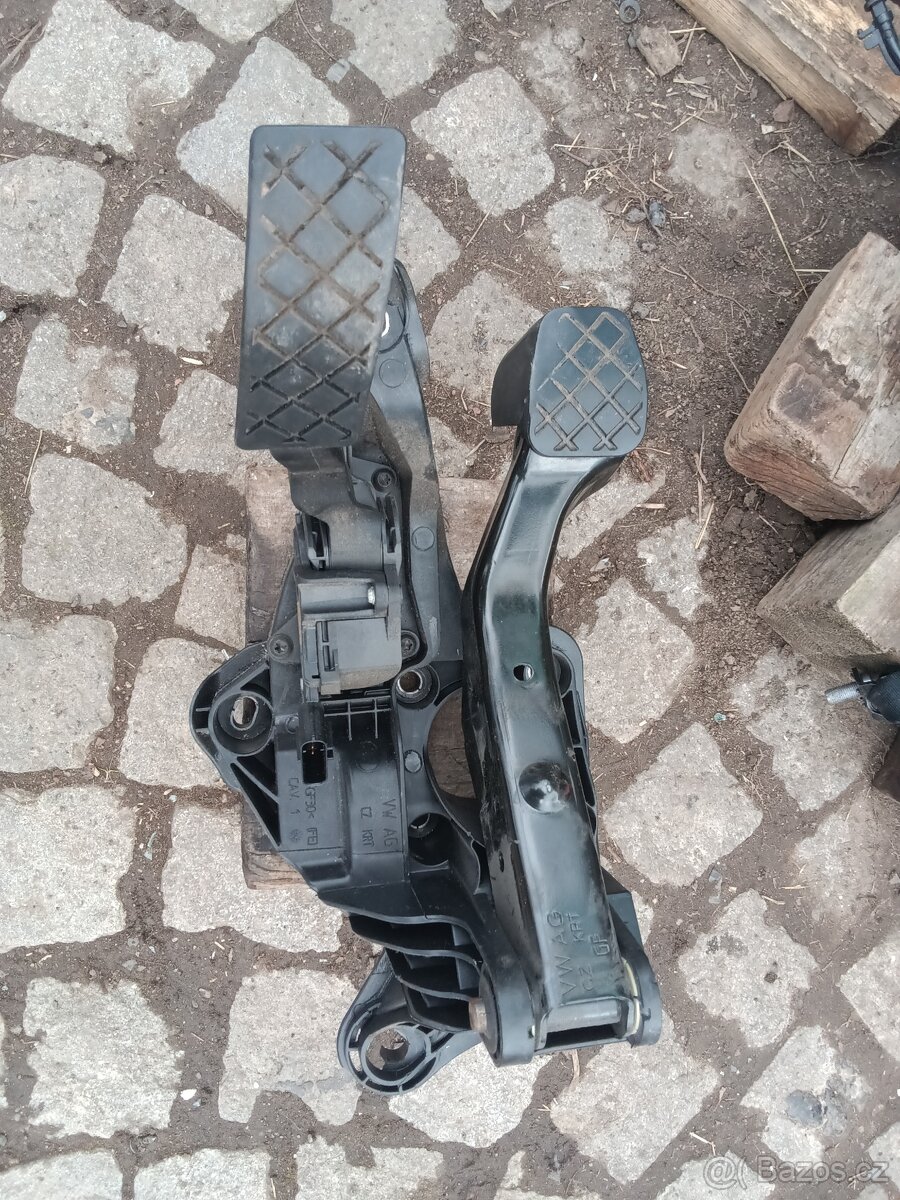 Rapid 1,2 66kw- plynový pedal