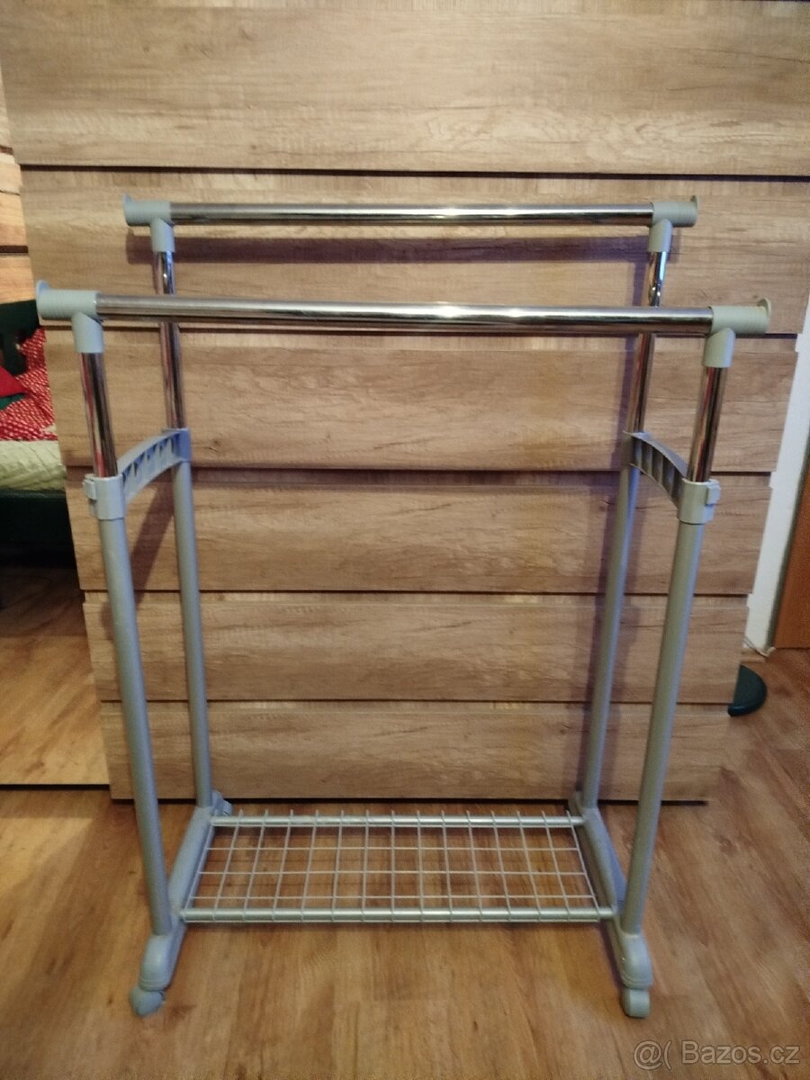 Stojan (věšák) na bundy