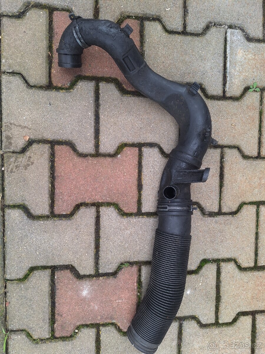 Octavia 1.9 tdi 66kw,81 kw trubka sání