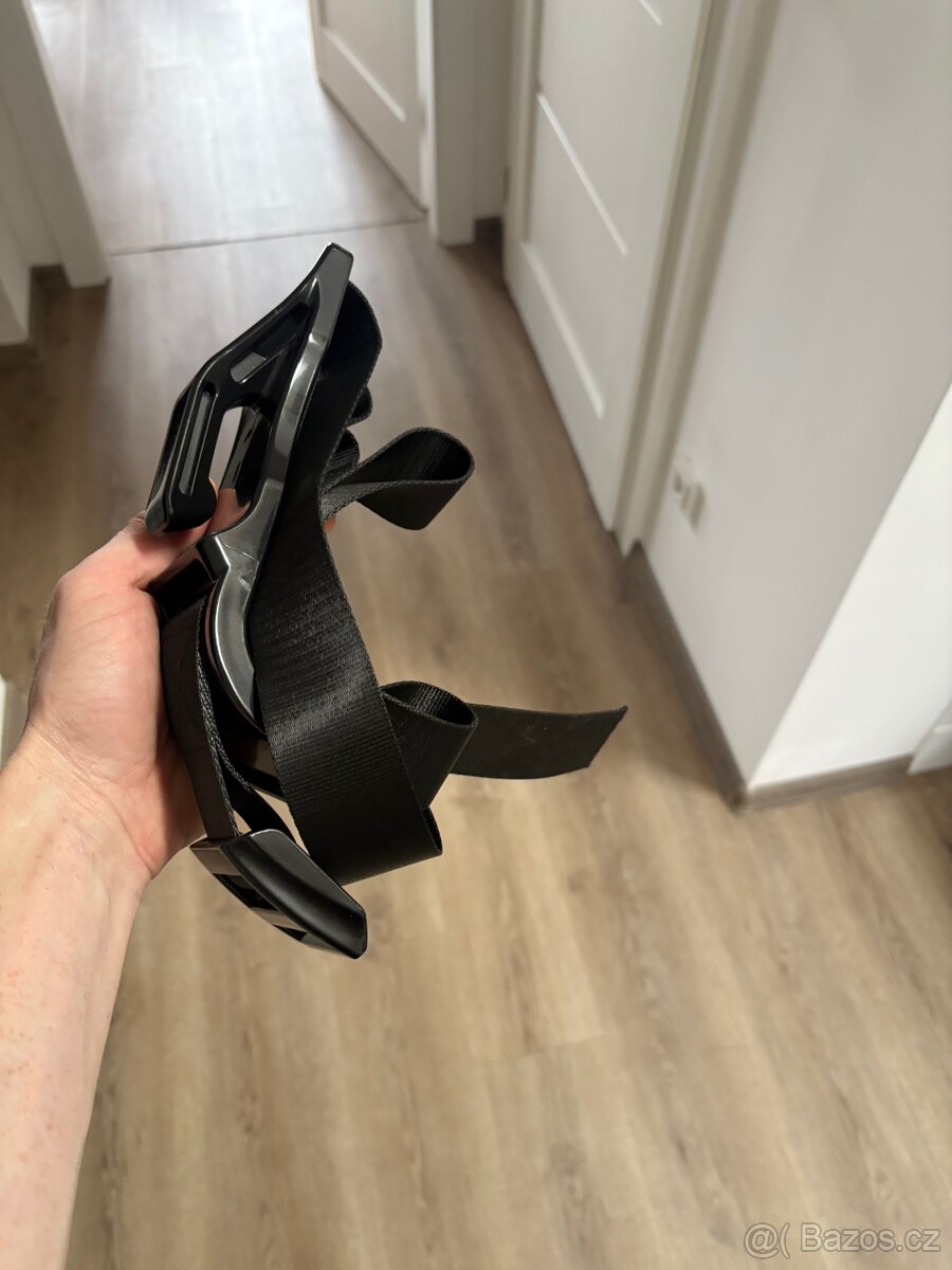 Těhotenský pás do auta