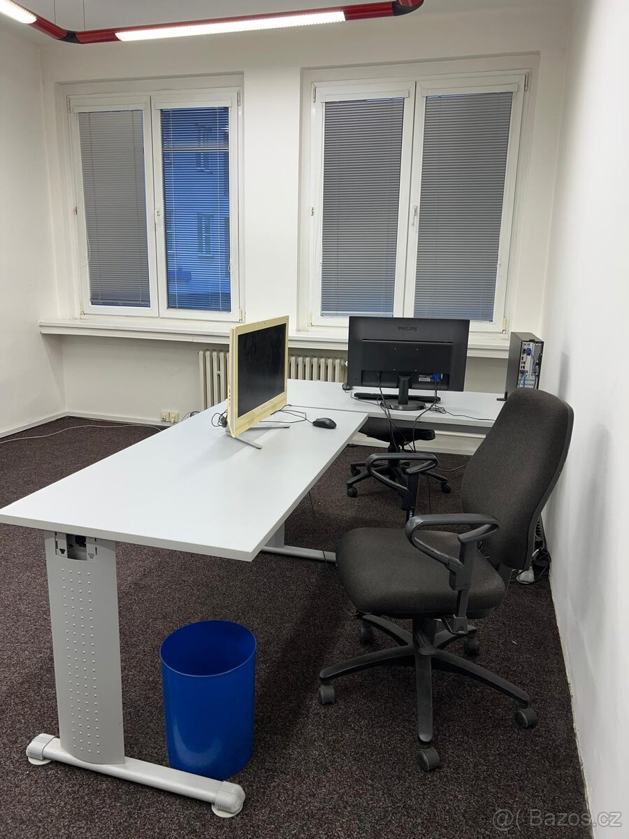 Kancelářský stůl