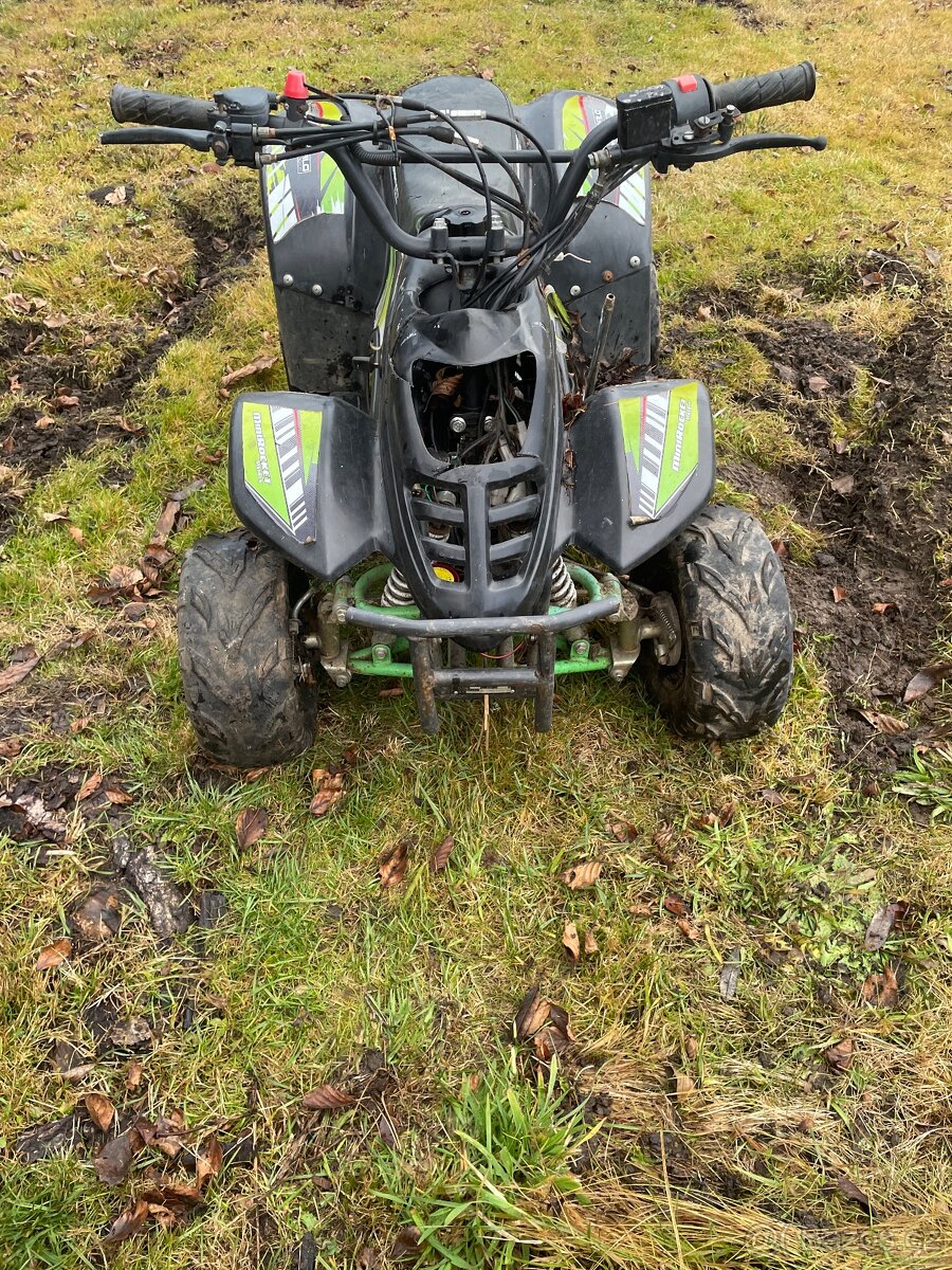 Dětská čtyřkolka 110 na díly