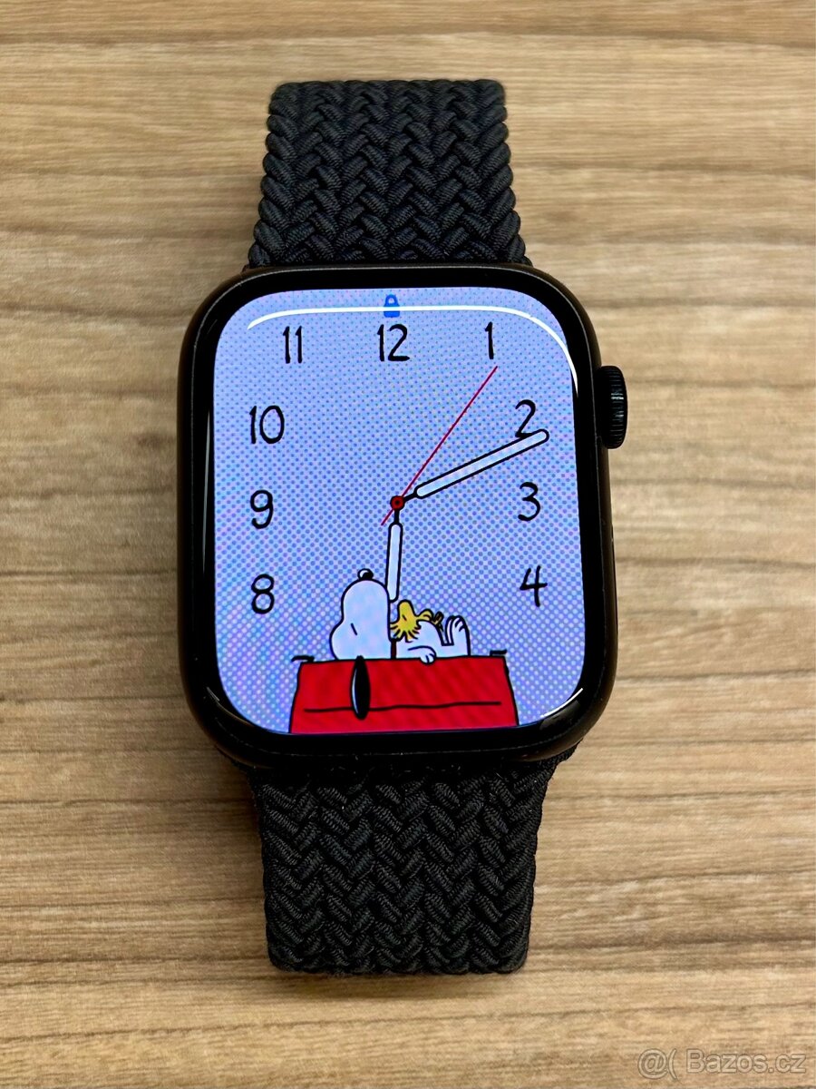 Apple watch 8 45mm hliník klavírně černá