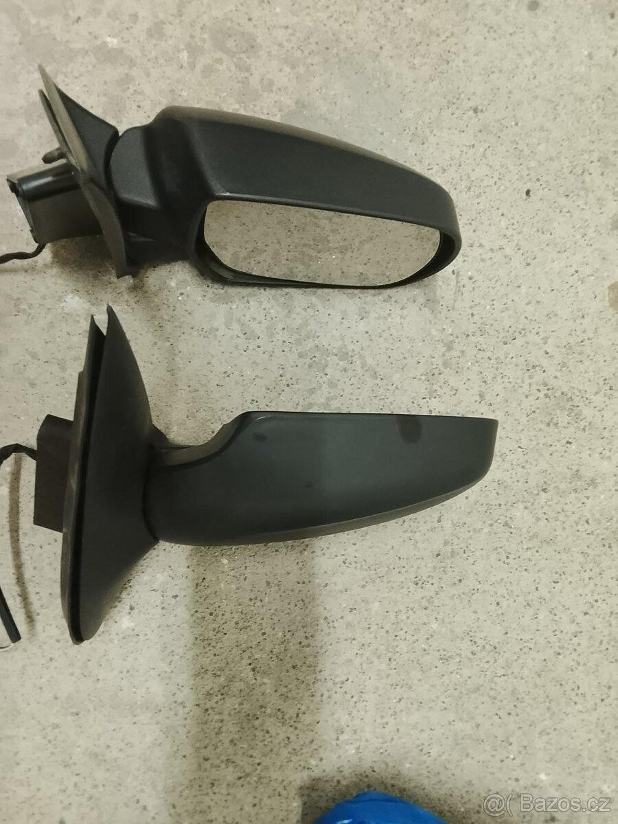 Mazda tribute zrcatka