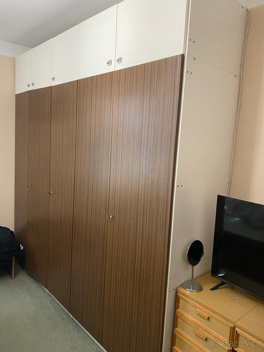 Skříň do ložnice