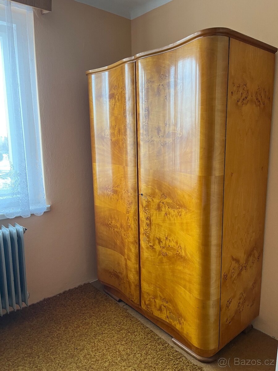 Retro šatní skříně