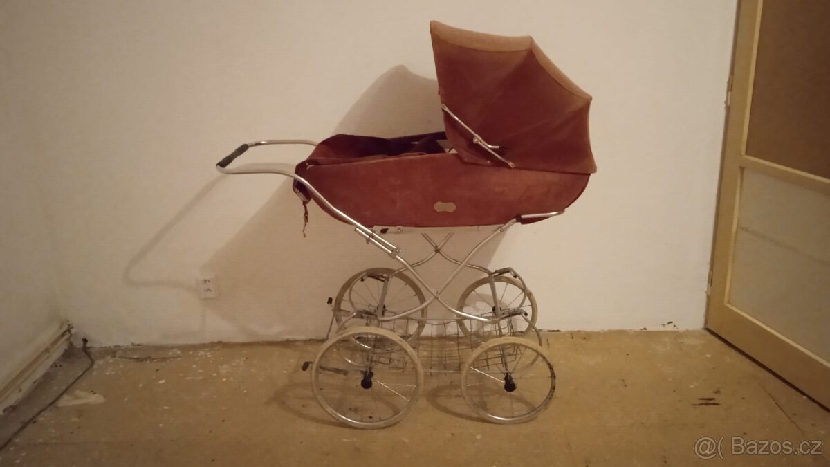 Retro kočárek Zekiwa.