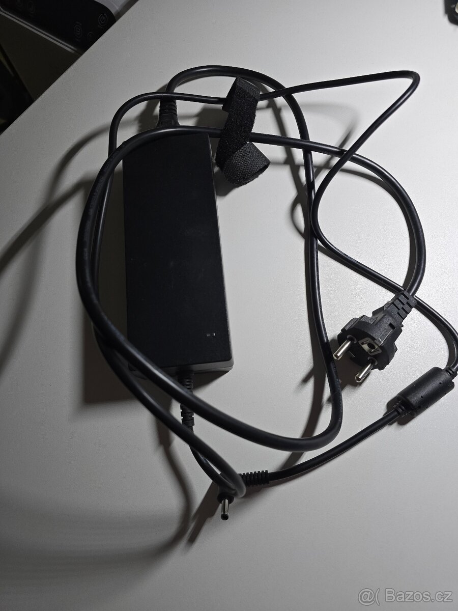 Adaptér Movano pro notebook ASUS 20V 6A (4.5 x 3.0 pin)